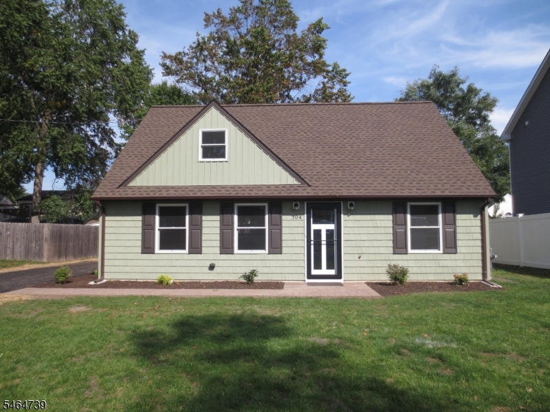 104 Andrew St Property Photo 2