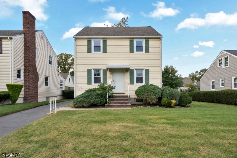 842 Travers St Property Photo 1