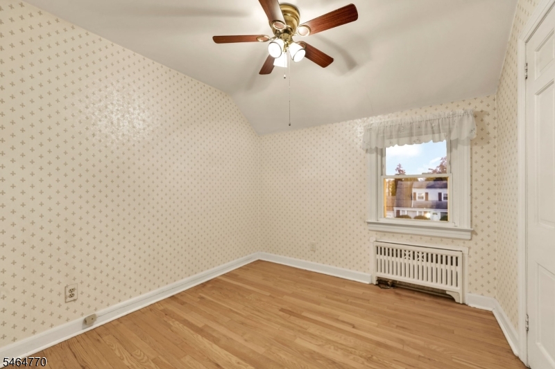 842 Travers St Property Photo 12