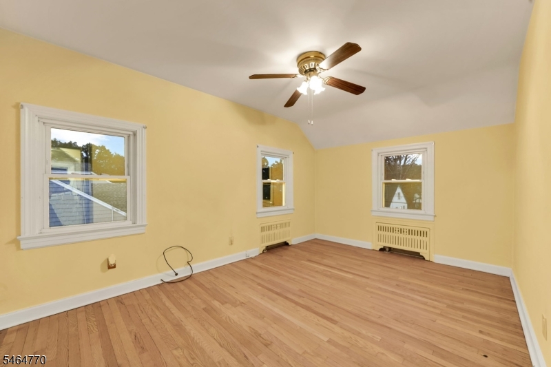842 Travers St Property Photo 13