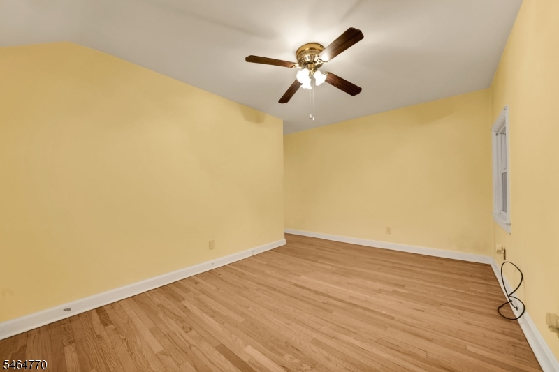 842 Travers St Property Photo 14
