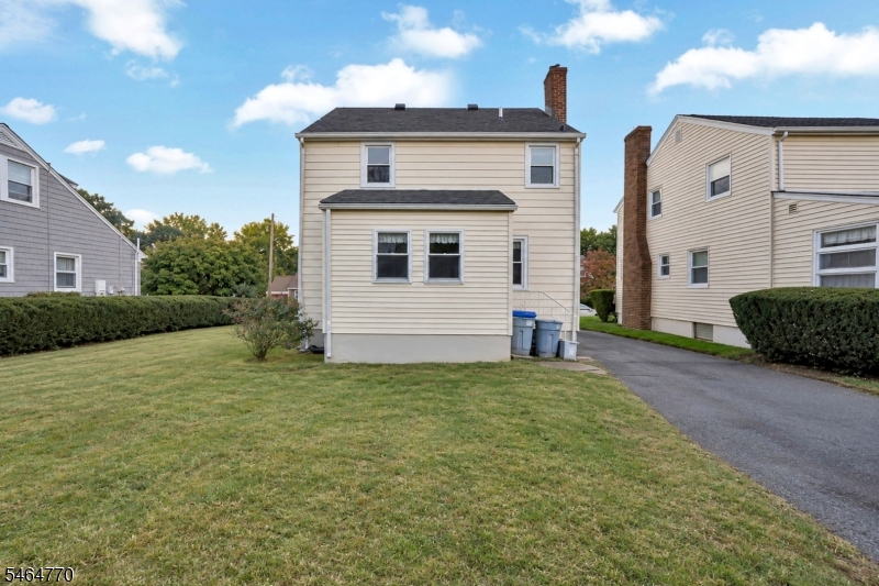 842 Travers St Property Photo 19