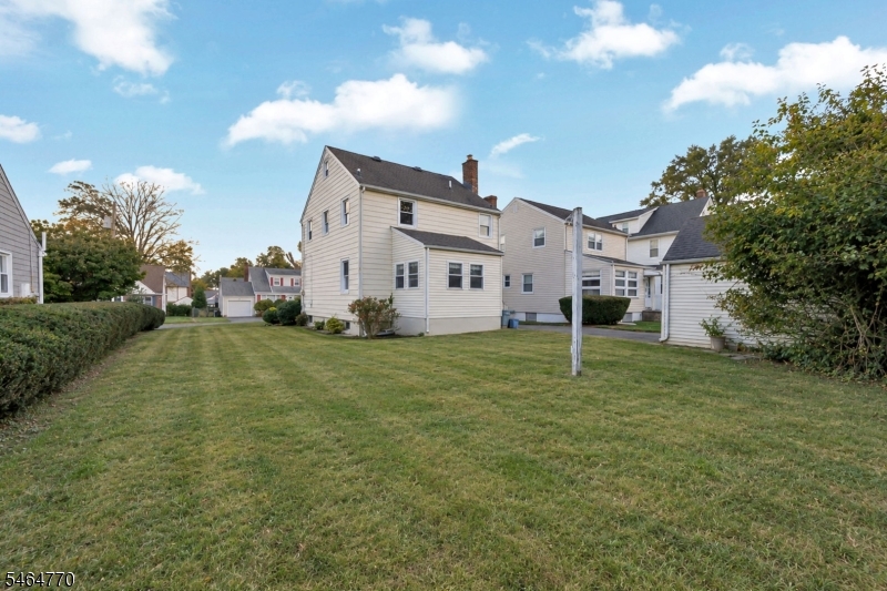 842 Travers St Property Photo 20