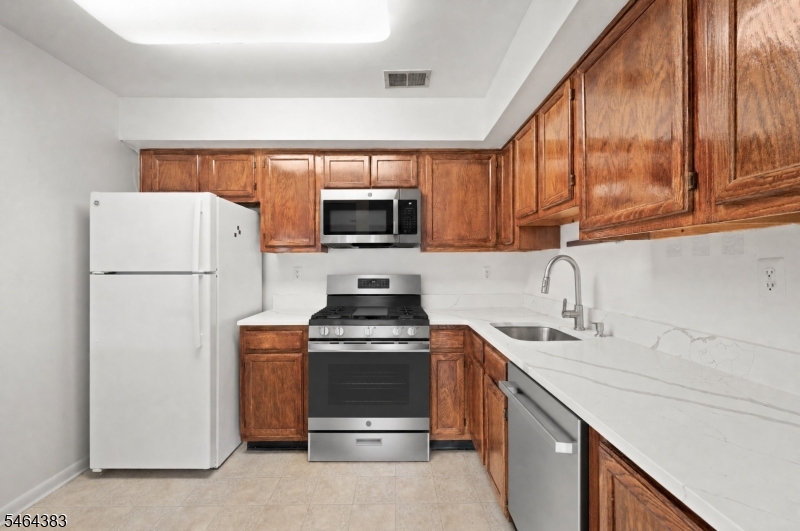 104 Heritage Blvd 9 Property Photo 4