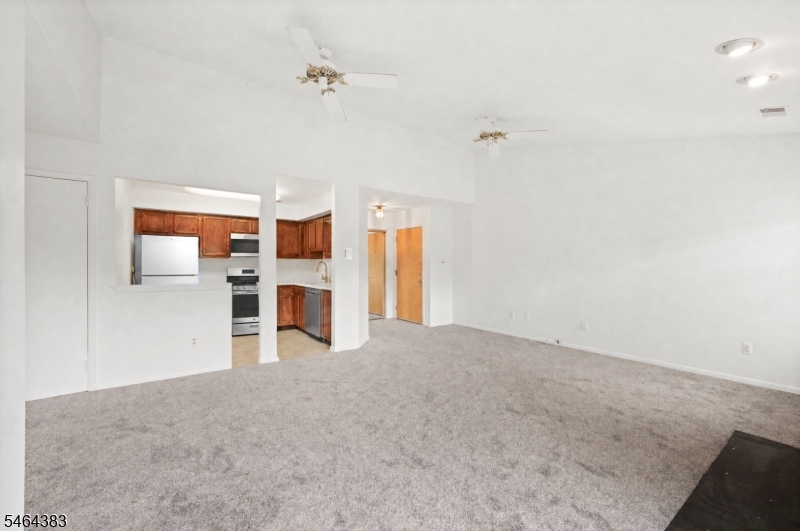 104 Heritage Blvd 9 Property Photo 6