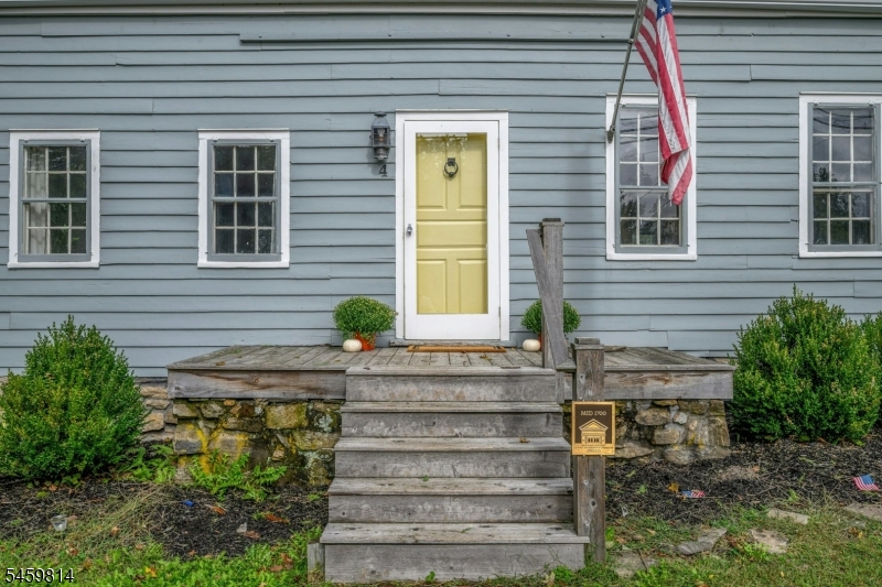4 E Main St Property Photo 2