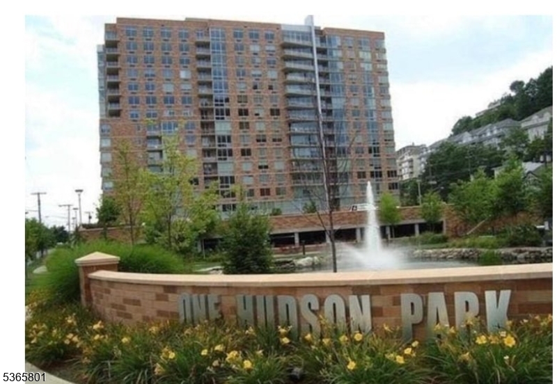 1611 Hudson Park 1611 Property Photo 1