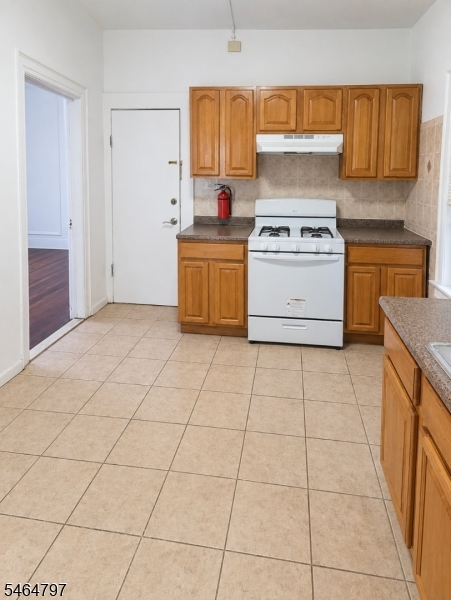 374 Myrtle Ave 1 Property Photo 4