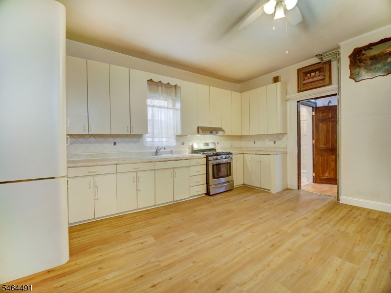 324 Clifton Ave Property Photo 5