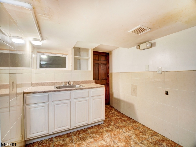324 Clifton Ave Property Photo 24