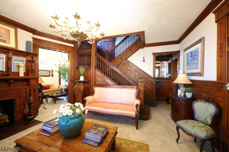 433 New England Ter Property Photo 4
