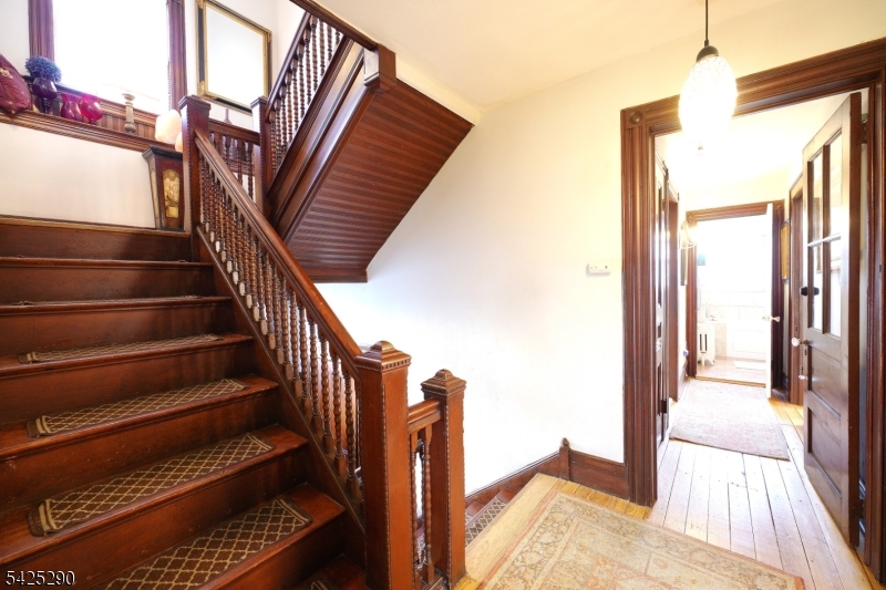 433 New England Ter Property Photo 5