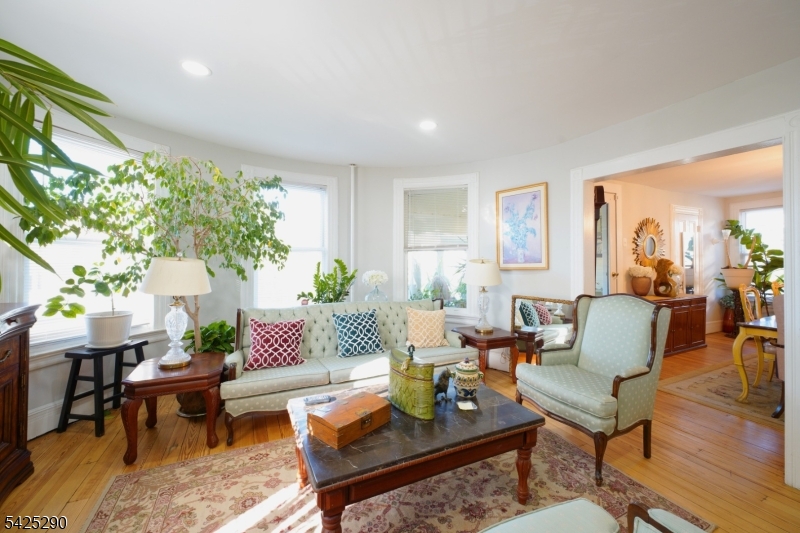 433 New England Ter Property Photo 6