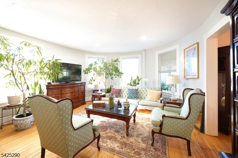 433 New England Ter Property Photo 7