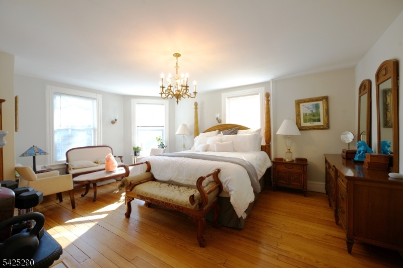 433 New England Ter Property Photo 11