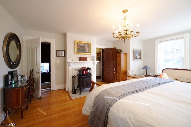 433 New England Ter Property Photo 12