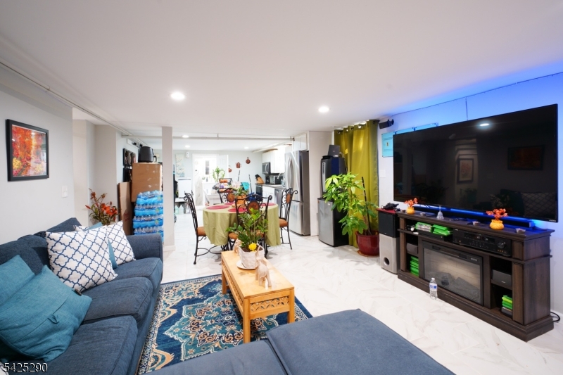 433 New England Ter Property Photo 27