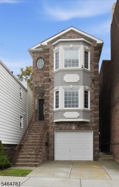 117 Cross St Property Photo 1