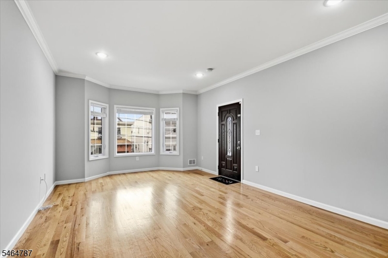 117 Cross St Property Photo 3