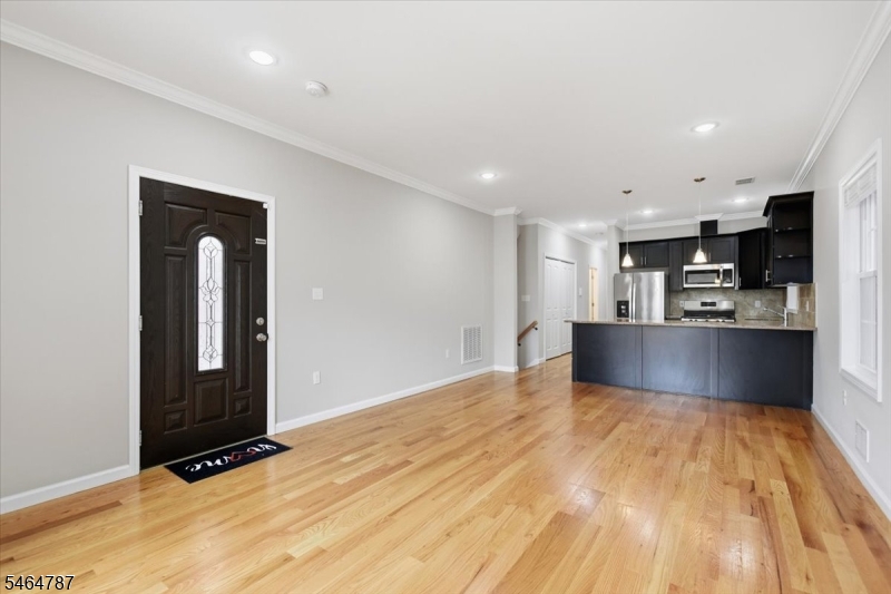117 Cross St Property Photo 4
