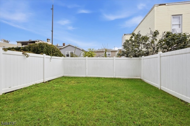 117 Cross St Property Photo 22