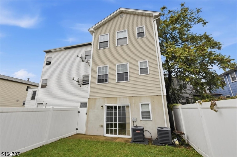 117 Cross St Property Photo 23