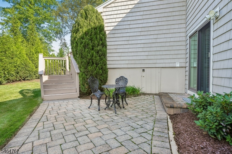 77 Francine Ave Property Photo 23