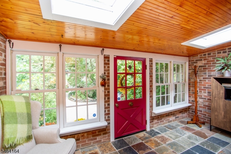 28 Brunswick Ave Property Photo 9