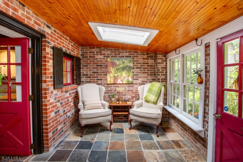 28 Brunswick Ave Property Photo 11