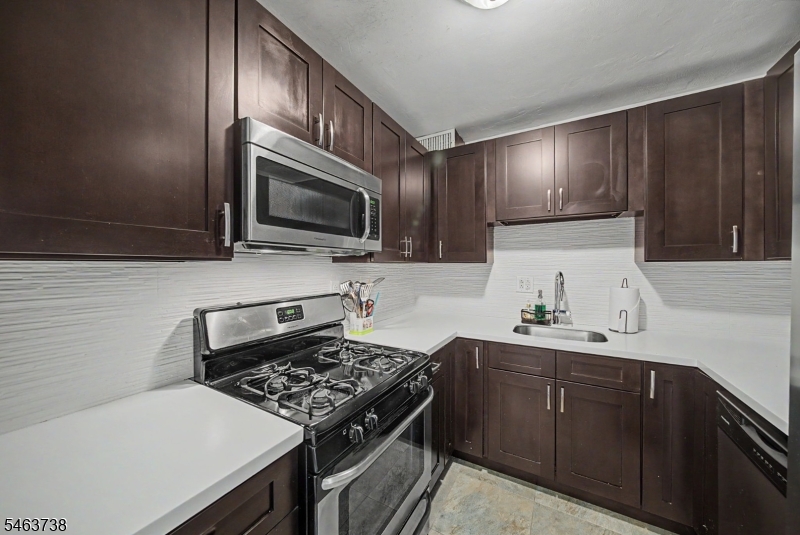 2000 Linwood Ave 12n Property Photo 8