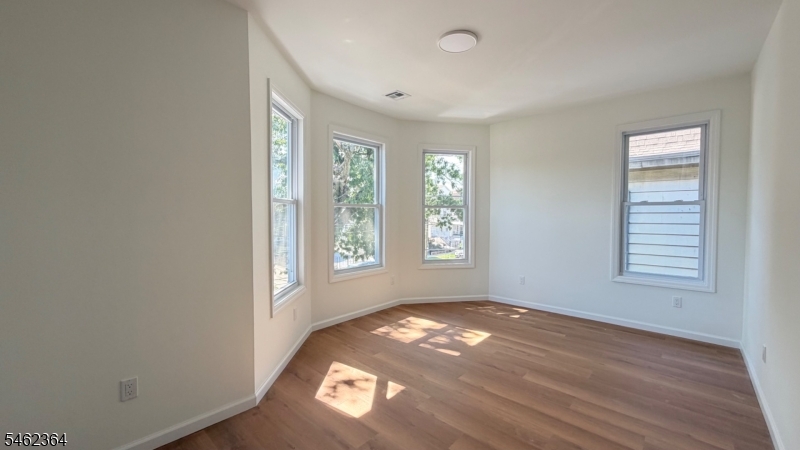346 Woodside Ave Property Photo 3