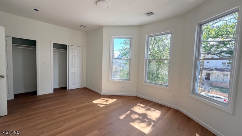 346 Woodside Ave Property Photo 4