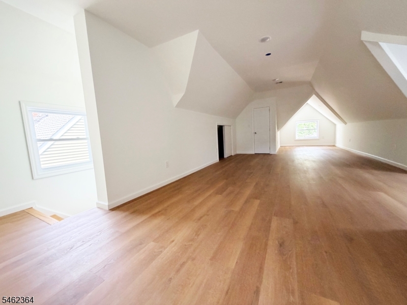 346 Woodside Ave Property Photo 9