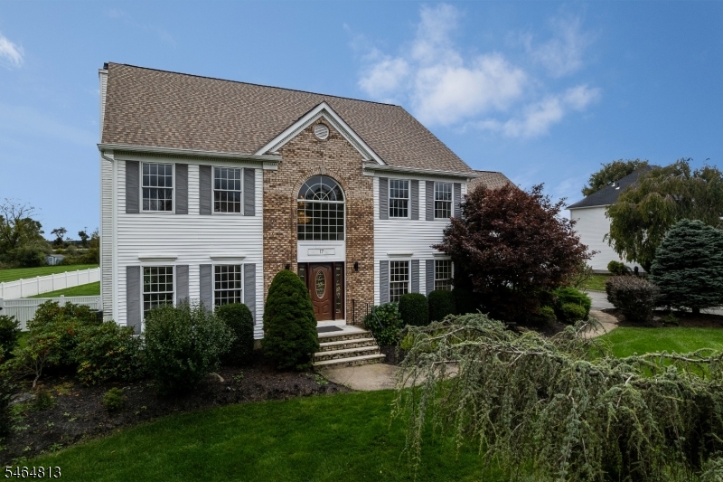 17 Woodcrest Ave Property Photo 1