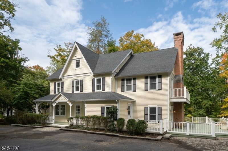 42 Academy St