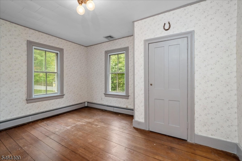 42 Academy St Property Photo 37