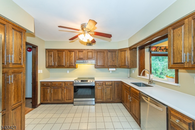 181 Center Grove Rd Property Photo 10