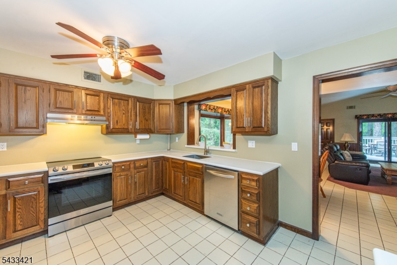 181 Center Grove Rd Property Photo 12