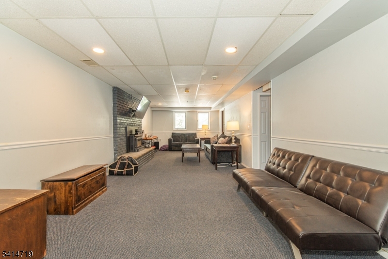 181 Center Grove Rd Property Photo 28
