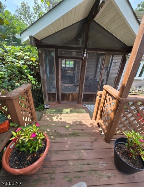 27 River Rd Property Photo 18