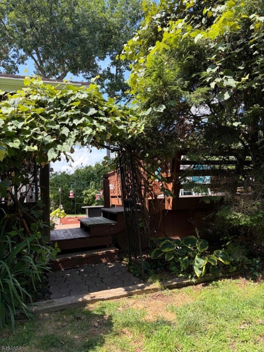27 River Rd Property Photo 23