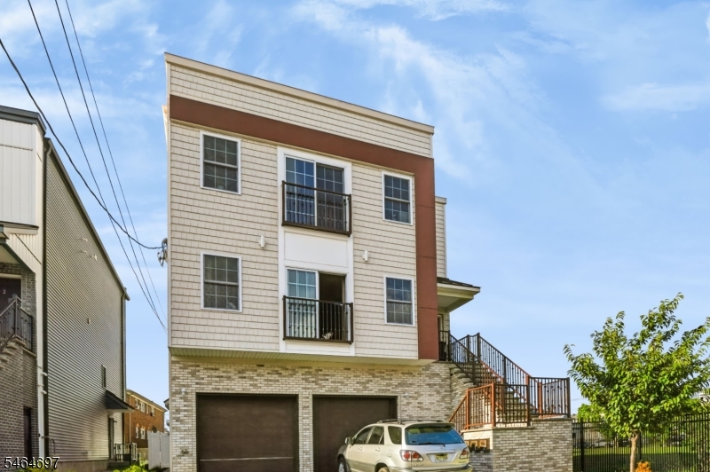 313 Doyle St 2 Property Photo 1