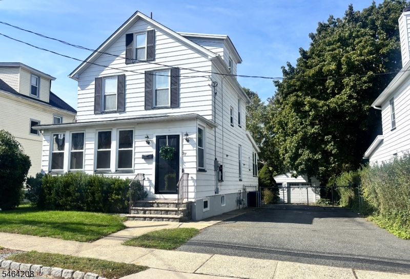 37 Beach St Property Photo 1