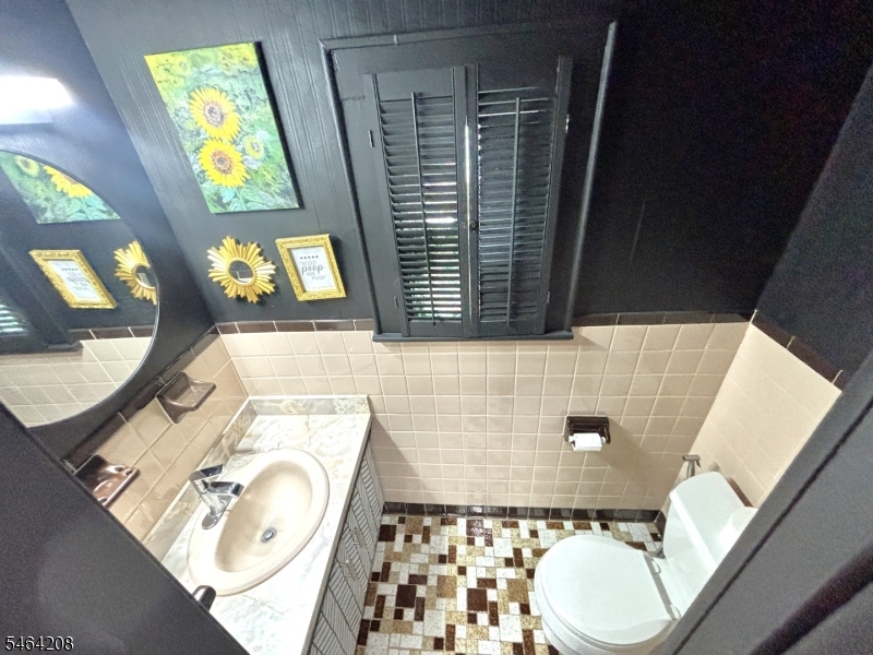 37 Beach St Property Photo 8