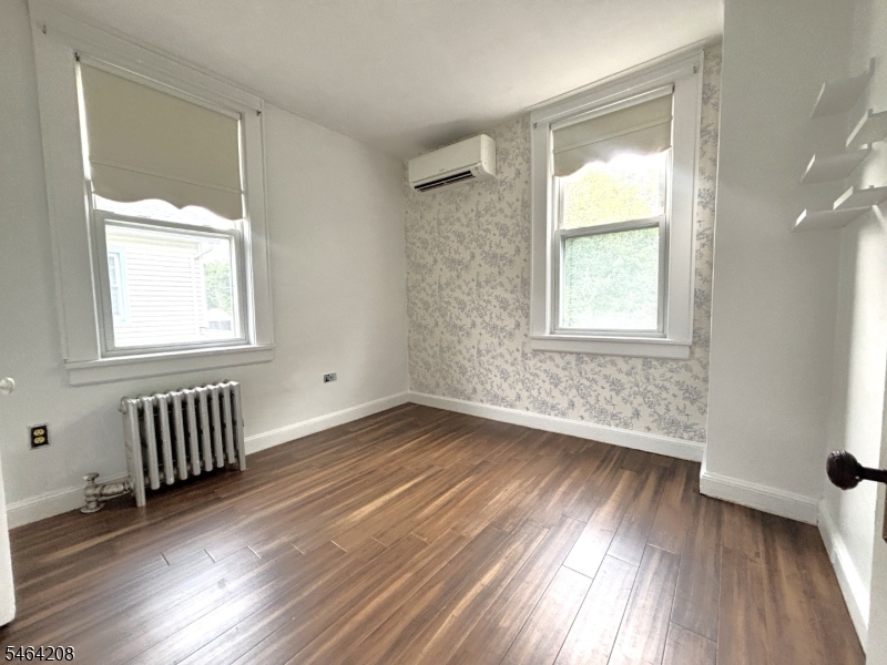 37 Beach St Property Photo 11