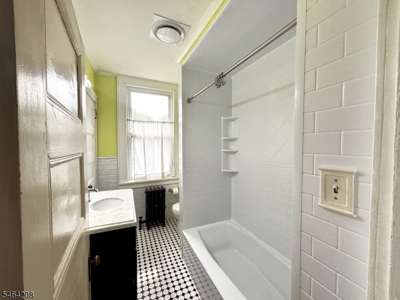 37 Beach St Property Photo 12