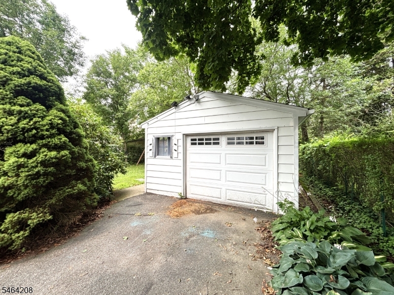37 Beach St Property Photo 23