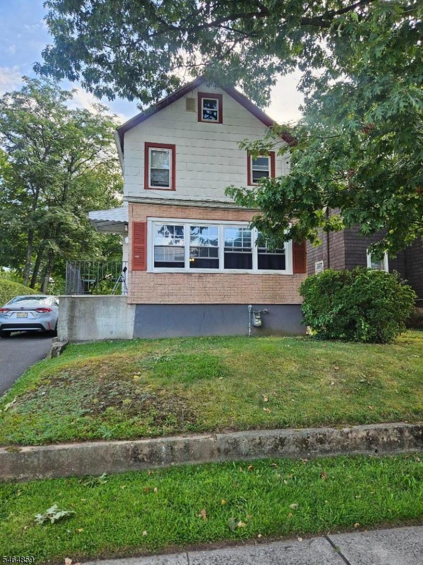 215 W 3rd Ave Property Photo 1