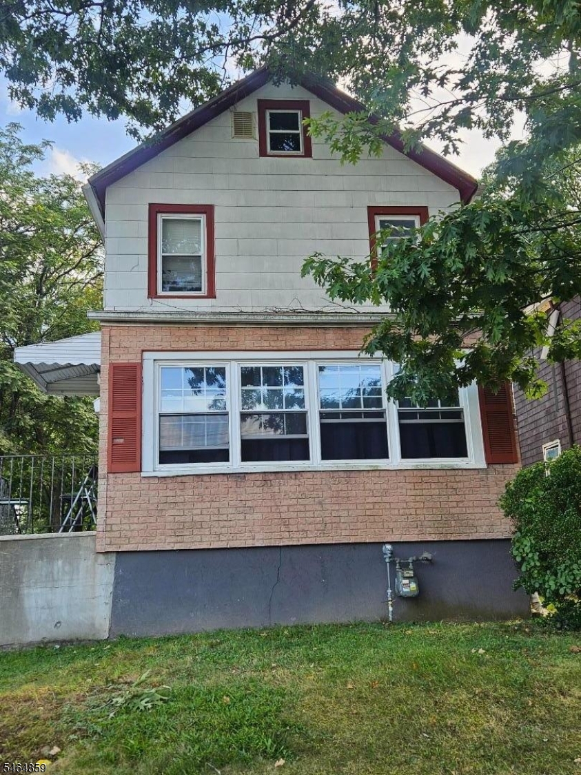 215 W 3rd Ave Property Photo 2