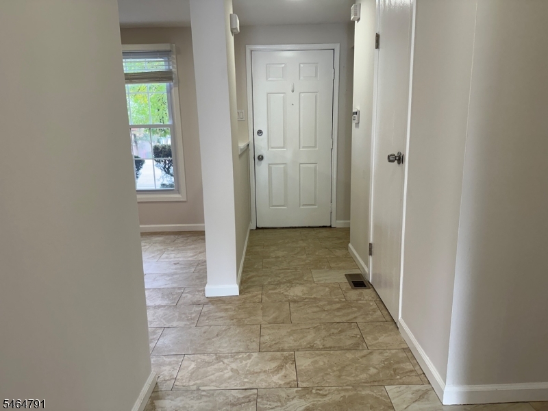 852 Valley St Property Photo 3
